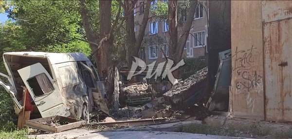 В Горловке погиб мирный житель, ранено 12 человек, попадания в подстанцию, школу и дома