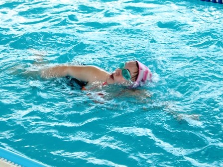 В Горловке прошли соревнования по плаванию среди детей-инвалидов (ФОТО)