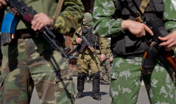 В Горловке на ярмарке в центре занятости зазывают в армию "ДНР"