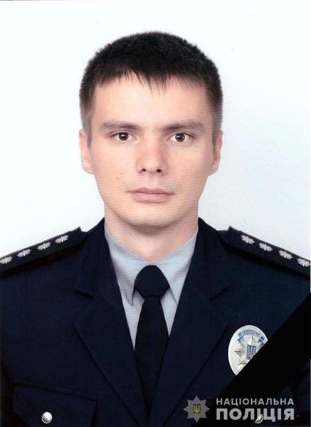 На свадьбу в Горловку Константин Колесников приехал в кортеже из 33 БMB. Спустя 8 лет он врезался в БМВ и разбился насмерть 