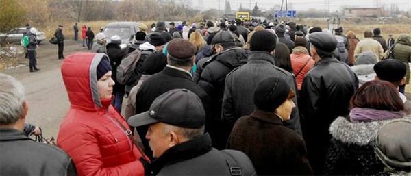 В Горловке на станции Никитовка организовали круглосуточный пункт для горожан, которые не успели  пересечь КПВВ