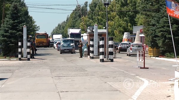 Житель Горловки озвучил расценки за проезд без очереди на таможне между “ДНР” и Россией 
