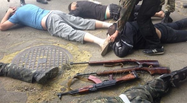В Дебальцево, Славянске и Краматорске выявляют пособников террористов среди местных жителей 