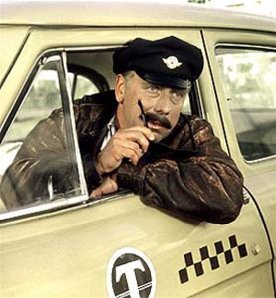 Владельцы такси начали трудоустраивать водителей после ряда «шмонов» в офисах горловских  таксоперевозчиков