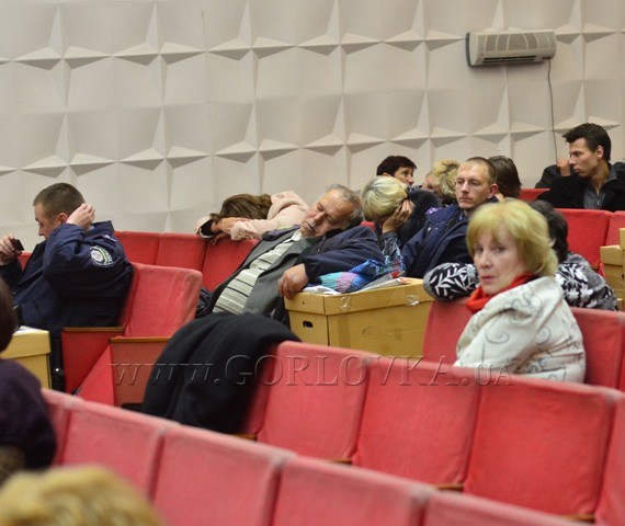 День выборов с Gorlovka.ua: к 4 утра в сессионном зале Горловского горсовета настало сонное царство