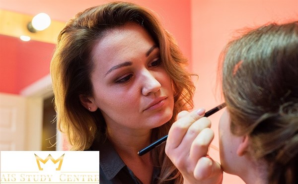 Простые советы, как ухаживать за лицом и правила нанесения макияжа	
