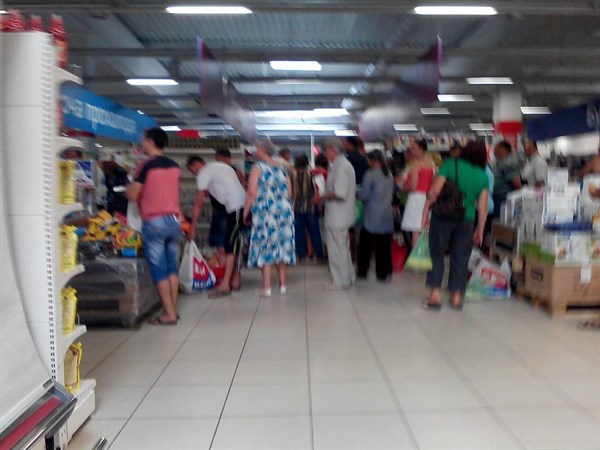 Как Горловка прожила четверг? Очереди в супермаркете, батоны по 10 гривен, ограбление магазина и напряжение в Никитовке (обзор на Gorlovka.ua)