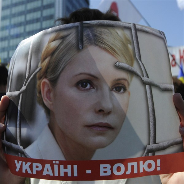 Юлия Тимошенко написала открытое письмо "гражданину Виктору Януковичу", предлагая поместить под круглосуточное видеонаблюдение его жену Людмилу