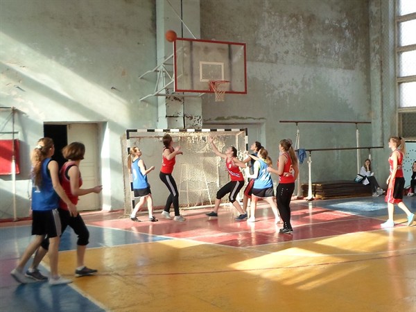В Горловке будущие медсестры выиграли турнир по баскетболу