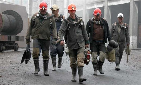 Провокация! Профсоюзы заявляют о массовых случаях запугивания шахтеров отчислением части зарплаты на "восстановление Майдана" 