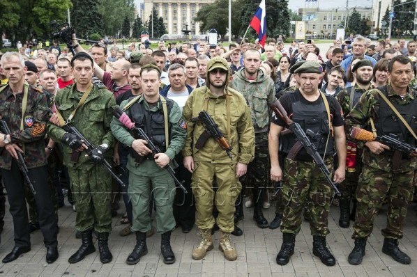 Горловские мужчины идут добровольцами в войска ДНР, чтобы защищать свою малую родину (ВИДЕО)