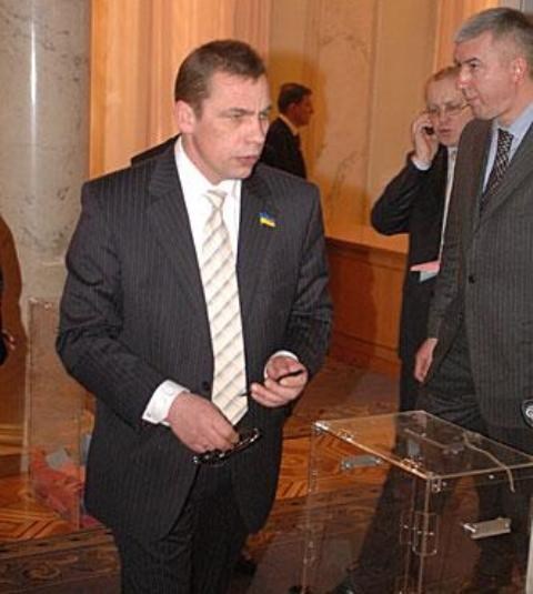 «Герой невидимого фронта»: Павел Солтус отметился в защите Уголовного Кодекса  и рейтинге безвкусно одетых депутатов