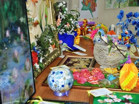Благотворительная выставка-продажа: в исполкоме можно приобрести работы hand-made детей из Центра реабилитации 