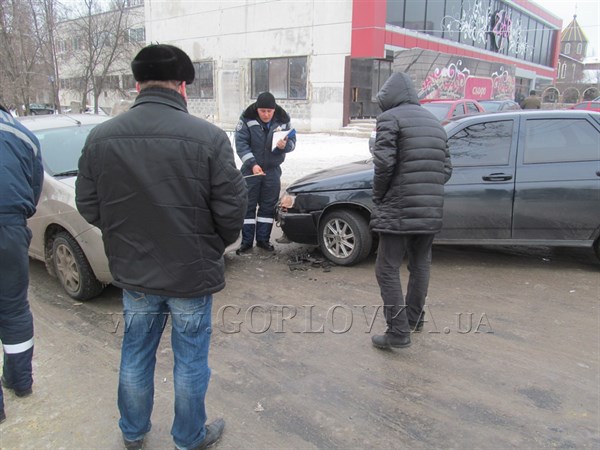 Горловский адвокат попал в ДТП на перекрестке возле ночного клуба "Зефир"  (ФОТО)