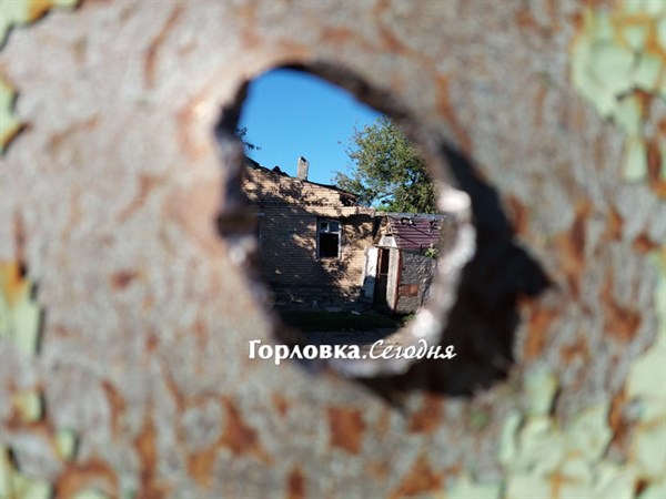 Никитовский район после воскресного обстрела: пострадали дома, рынок, магазины, кафе и остановка