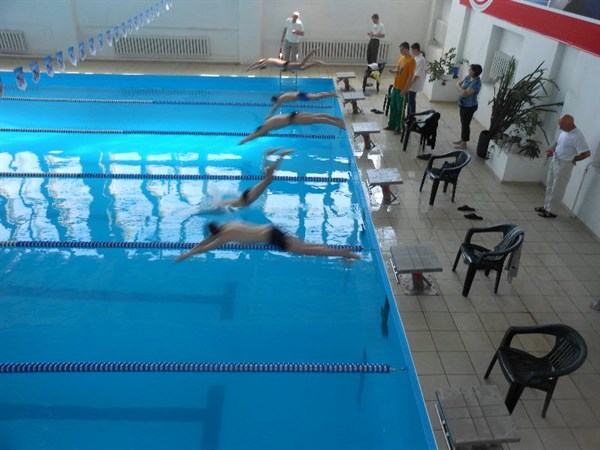 Чемпионат по плаванию в Горловке посетил Герой Украины,  6-ти кратный чемпион Паралимпийских игр Виктор Смирнов