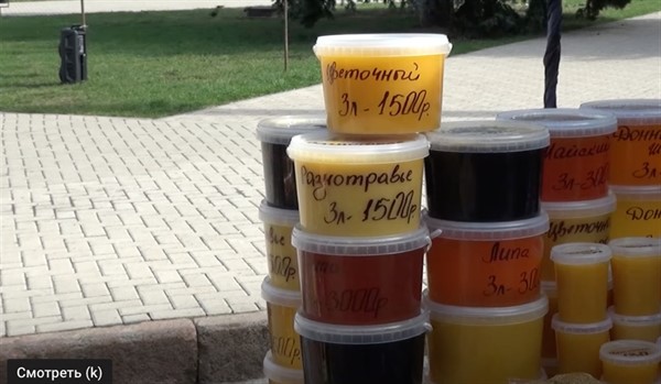 Горловчан ждут на универсальной осенней ярмарке: тут продают мед, продукты, одежду и саженцы