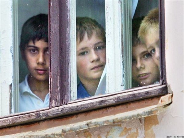 После вмешательства прокуратуры в Горловке восстановлены права детей-сирот на получение материальной помощи
