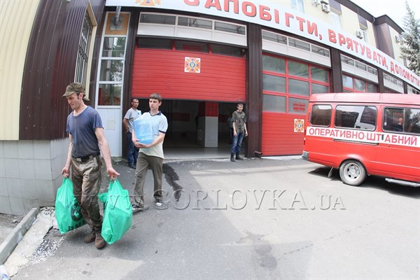 Областное МЧС эвакуируется, а ДНРовцы ставят рядом с выездом из гаражей блокпосты 
