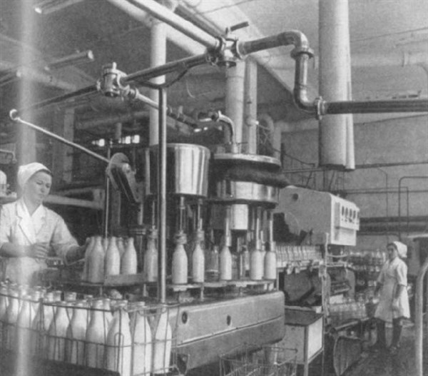 60 лет спустя: как строился первый горловский молокозавод и почему продукцию доставляли на самолетах "Дуглас"
