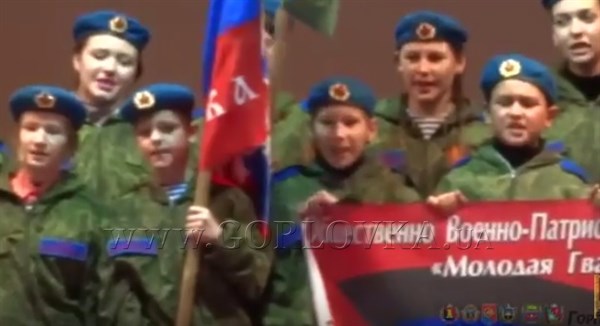 Юных горловчан привлекают рекламировать  армию "ДНР" 