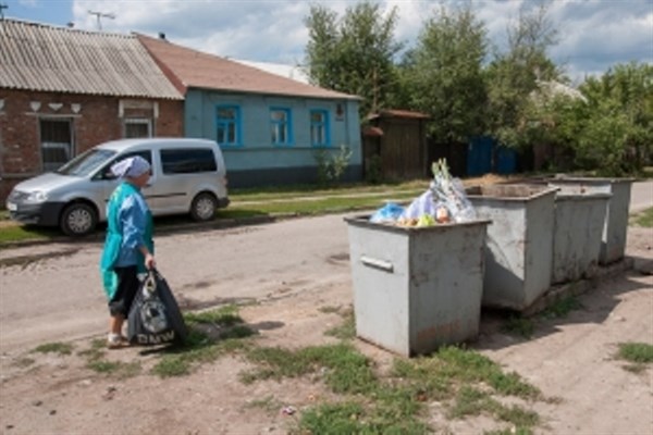 Жители частного сектора Горловки против установки возле их домов контейнеров по сбору мусора 