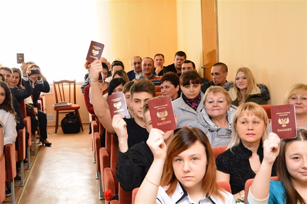 В Горловке предупредили молодежь, не получившую паспорт "ДНР", что могут быть проблемы с установлением личности