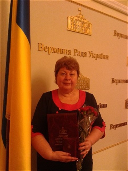 Педагог из Горловки попала в 30-ку лучших деятелей образования Украины, а свою премию в 20 тысяч гривен отдала ученикам 