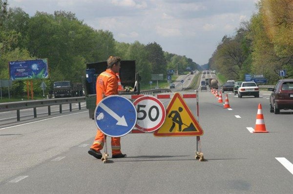 Ударим ремонтом по транзитным путям: в Горловке начали делать "капиталку" 12 километров дорог(ВИДЕО)