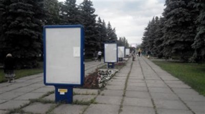 Центральная площадь Горловки осталась без рекламы: повсюду оголенные ситилайты (ФОТОФАКТ)