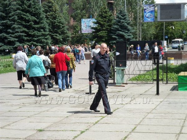 Горловчан согнали на концерт по поводу несоблюдения Минских соглашений
