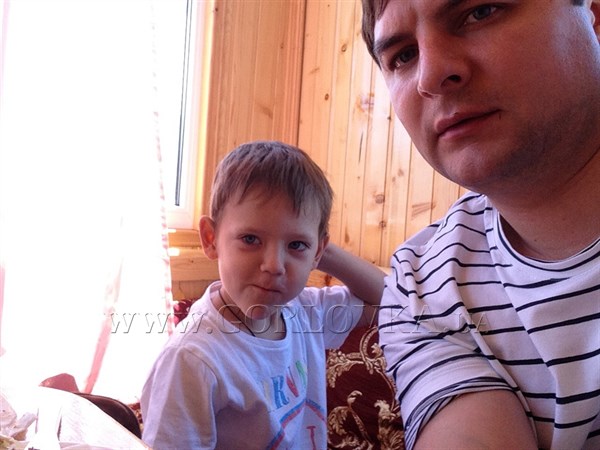 «Я тебя сильно люблю, плакал за тобой»»: 5-летний сын похищенного мэра Горловки не знает, почему папа не поздравил его с Днем рождения (ВИДЕО)