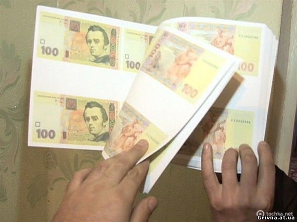В Горловке на территории оптового рынка торговцы задержали афериста с поддельными деньгами 
