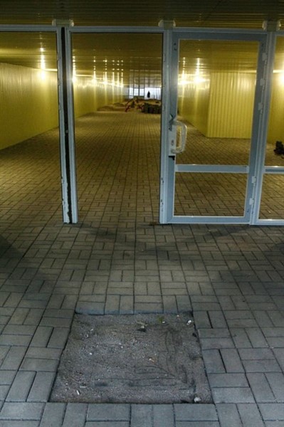 Заканчивается ремонт подземного перехода в Горловке. Тут появятся даже двери со стёклами