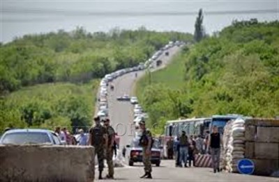 Обзор ситуации на блокпостах на 15 мая: из Донецка большая очередь, машины стоят в несколько рядов