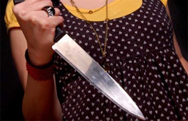 В Горловке несовершеннолетняя жительница из-за ревности нанесла удар ножом приятелю