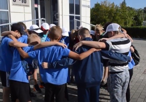 Юные футболисты из Горловки отправились на тренировочные сборы в город Комсомольское