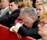 Сонный час: депут горсовета Александр Белоусов утомился на сессии