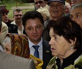 Весь внимания: депутат Сергей Радов внимательно слушает избирателей
