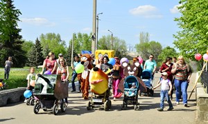 Парад колясок на бульваре Димитрова 