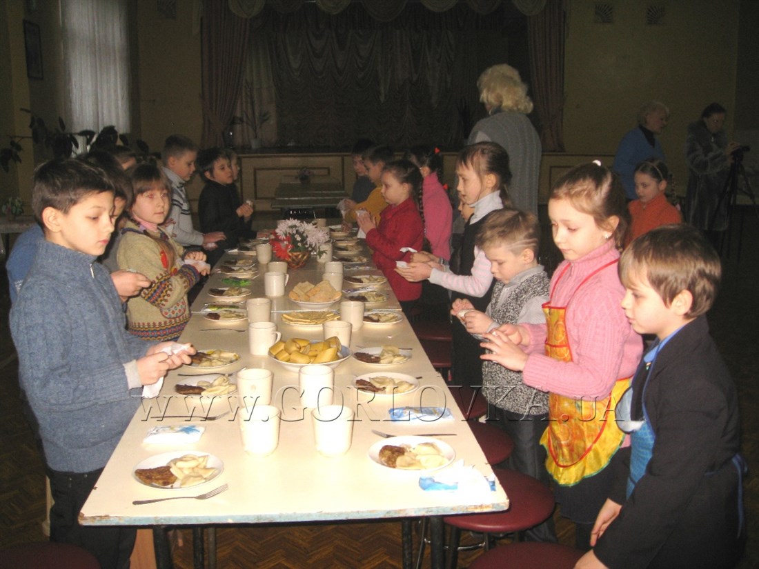 Вареники с картошкой, гречневая каша и сладкая выпечка: чем кормят  горловских школьников на 5 гривен в день (СПЕЦРЕПОРТАЖ) - НОВОСТИ - Gorlovka .ua