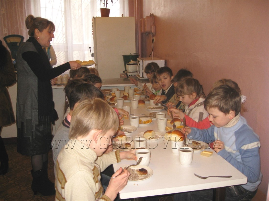 Вареники с картошкой, гречневая каша и сладкая выпечка: чем кормят  горловских школьников на 5 гривен в день (СПЕЦРЕПОРТАЖ) - НОВОСТИ - Gorlovka .ua